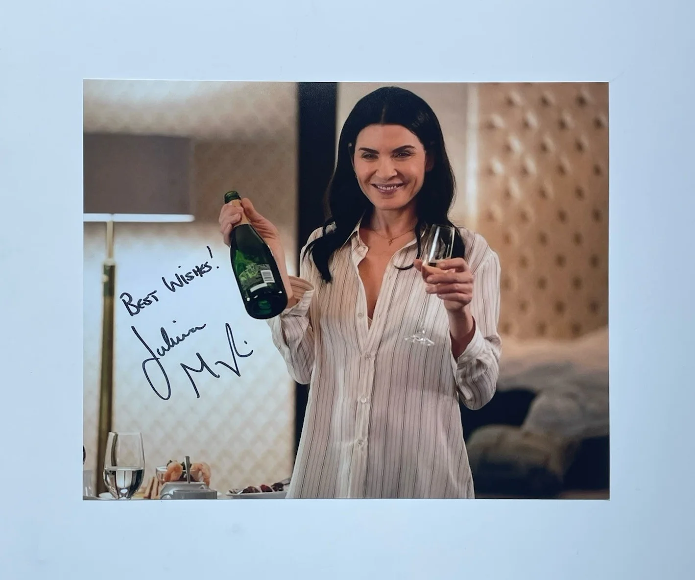 Julianna Margulies — Julianna Margulies Authentic Hand Signed 8x10 Photo Morning Show Sopranos
