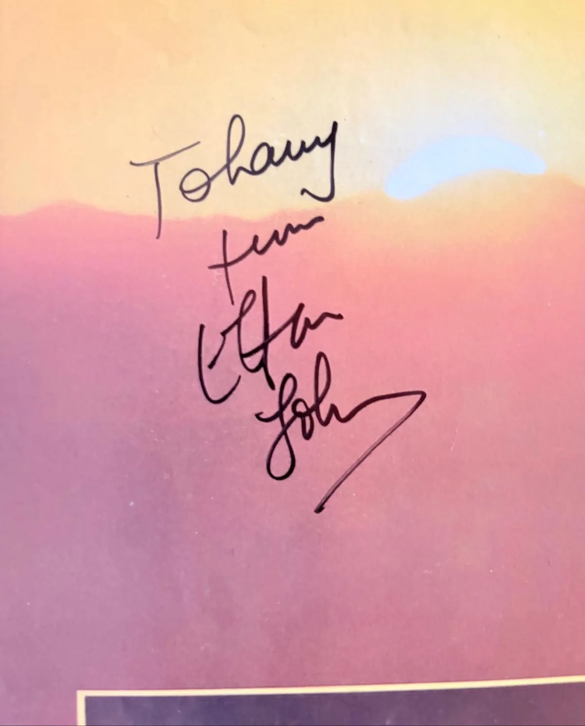 Elton John — ELTON JOHN SIGNED AUTOGRAPHED 11X14 MAGAZINE PAGE PIANO ROCKET MAN VINTAGE PSA, изображение 2
