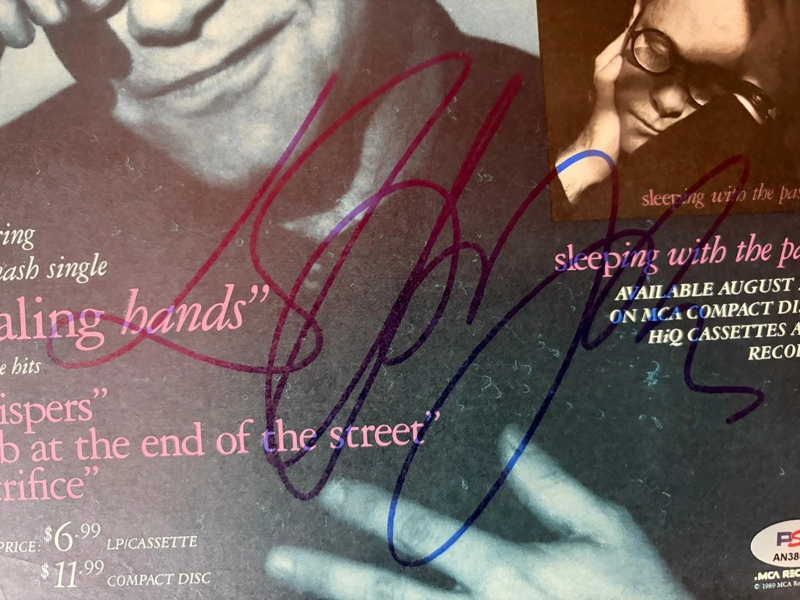 Elton John — ELTON JOHN SIGNED AUTOGRAPHED 11X14 MAGAZINE PAGE SLEEPING WITH THE PAST PSA, изображение 2
