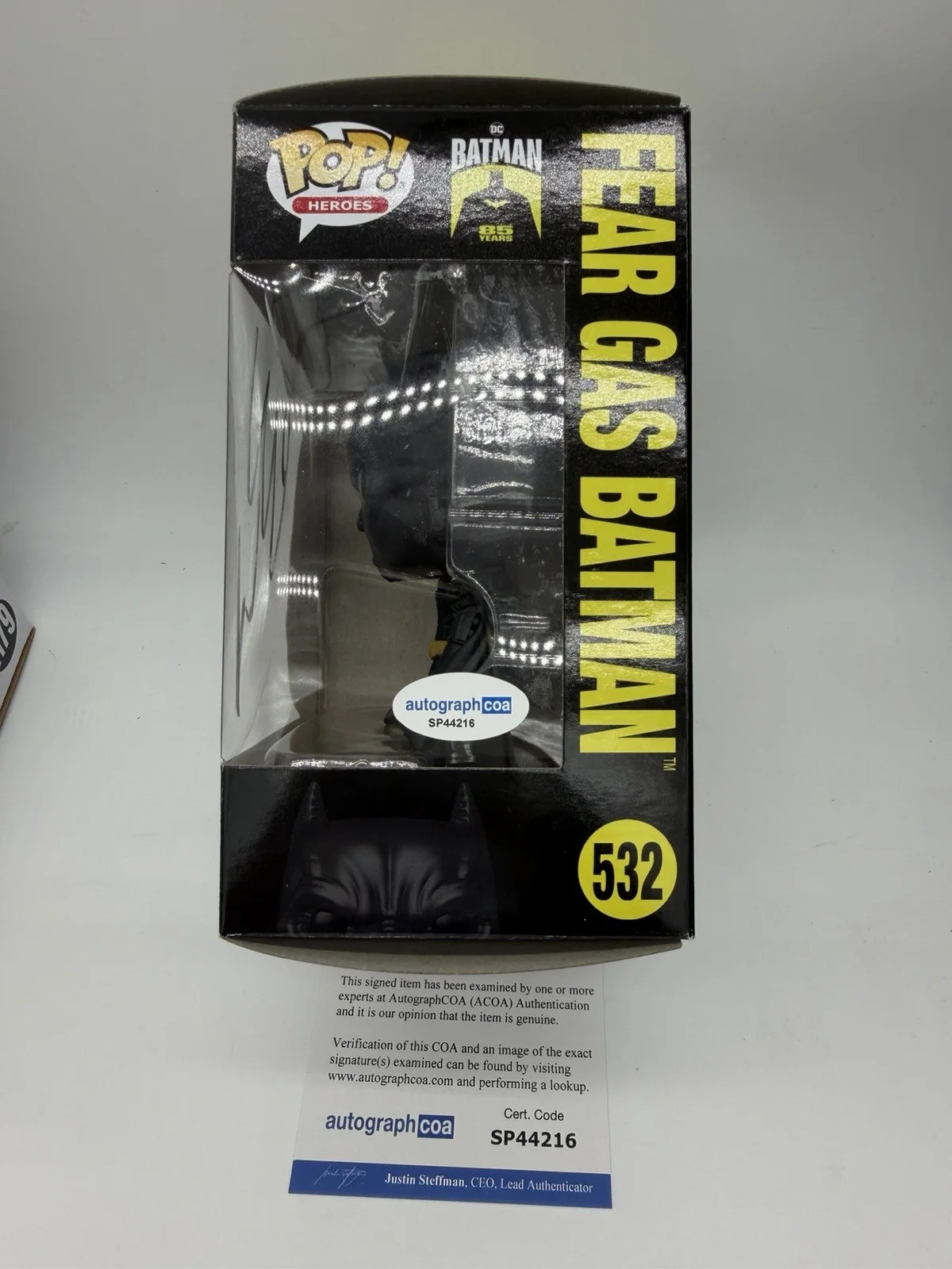 Christian Bale — Christian Bale signed Batman Fear Gas Funko Pop 532, изображение 3