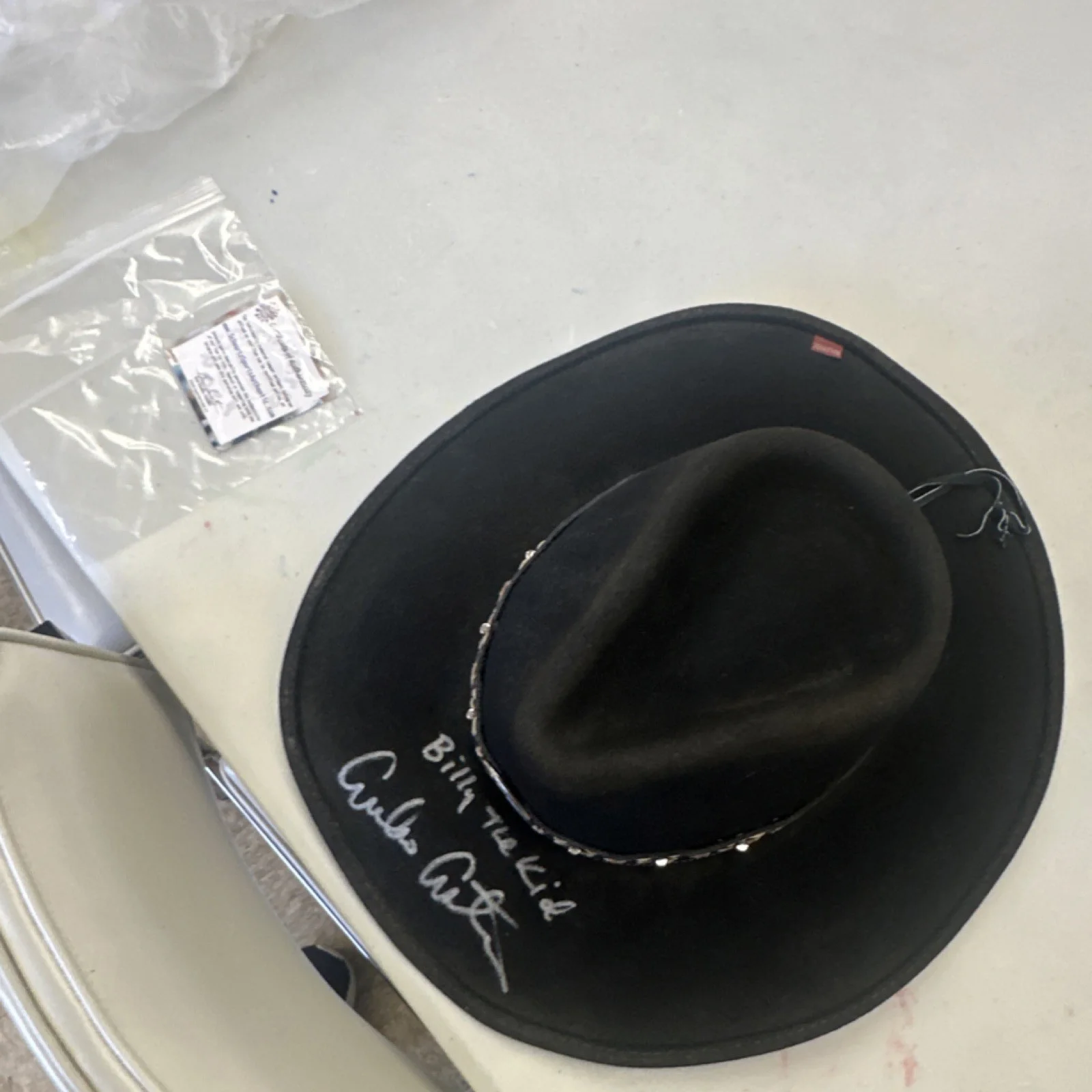 Emilio Estevez — Bullhide Autographed Billy the Kid Hat Signed Emilio Estevez Movie Memorabilia, изображение 2