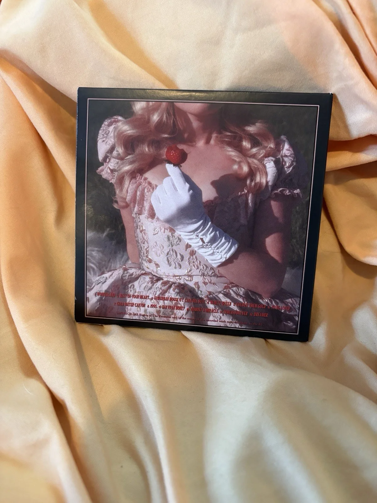 Holly Macve Wonderland Autographed Original CD & Booklet Music Collectible, изображение 2