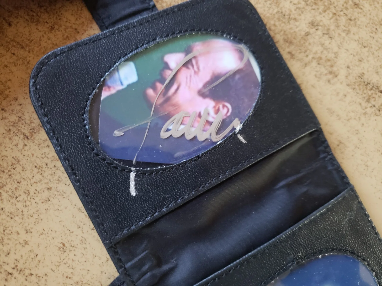 hand signed EXCELLENT paul anka snap case 7" by 4" displays 2 photos old & young, изображение 2