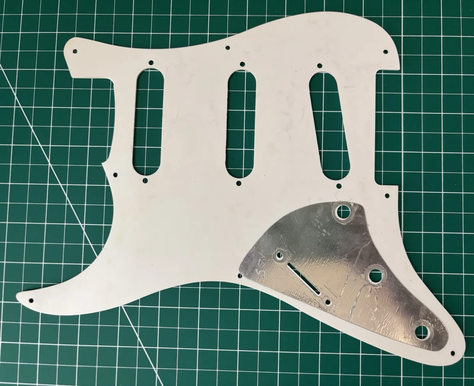 DARRYL WORLEY — DARRYL WORLEY HAND SIGNED STRATACASTER PICKGUARD --COUNTRY SINGER SONGWRITER, image 4