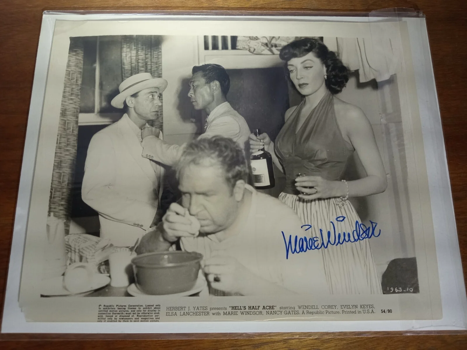Marie Windsor — 1954 HELL'S HALF ACRE Herbert Yates Marie Windsor SIGNED 8x10 Movie Still Photo