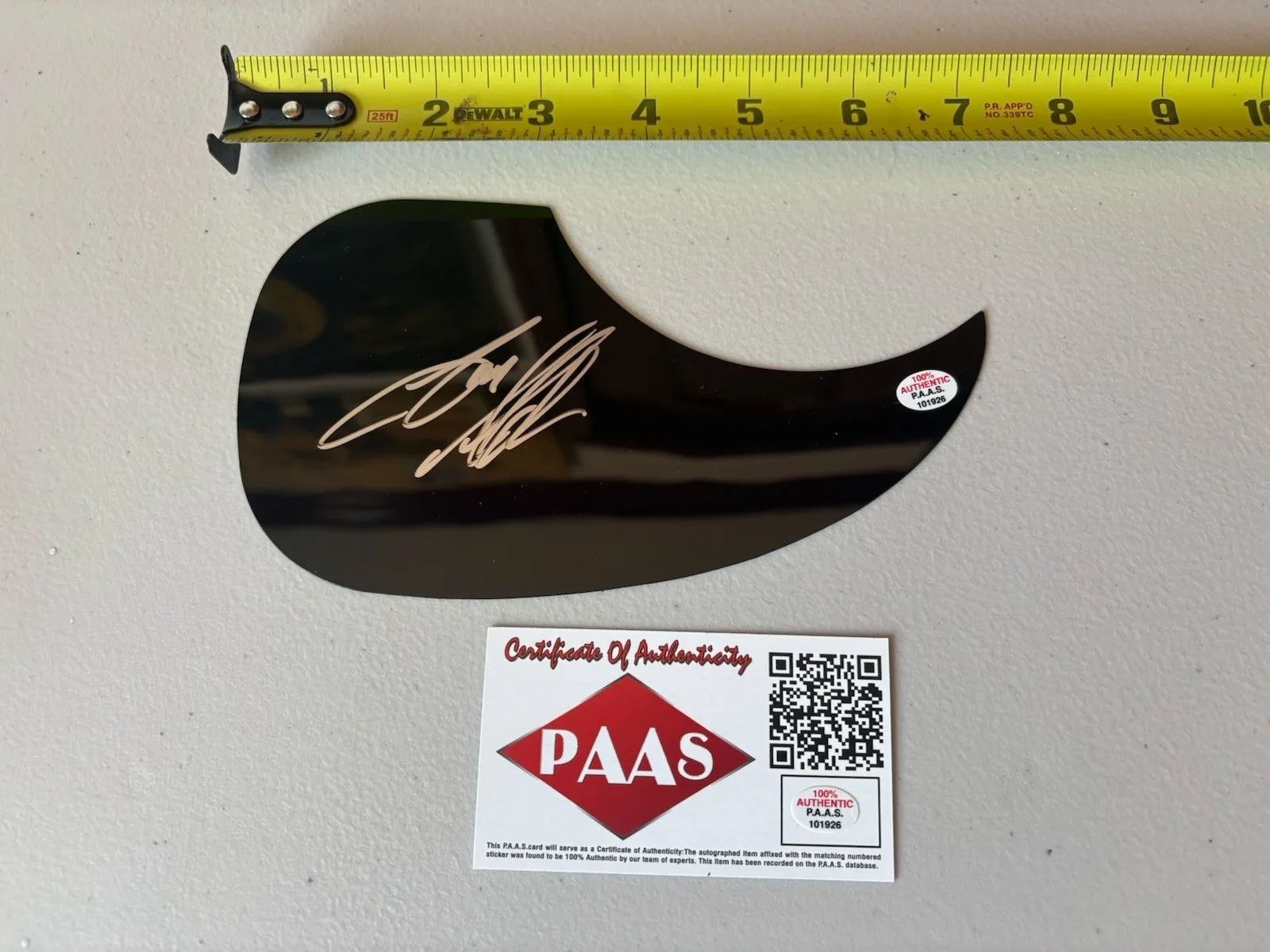 Jason Aldean Signed Autographed Guitar Pick Guard PAAS COA 926, изображение 2