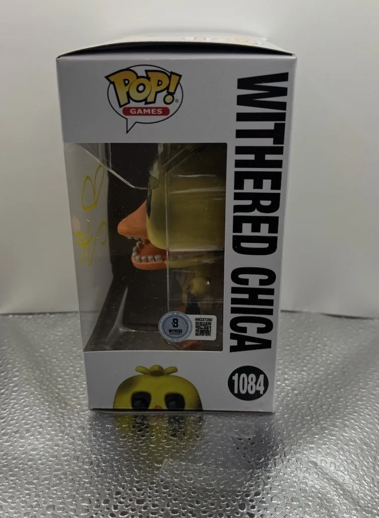 Megan Fox — MEGAN FOX SIGNED FIVE NIGHTS AT FREDDYS WITHERED CHICA FUNKO POP BECKETT BAS, изображение 4