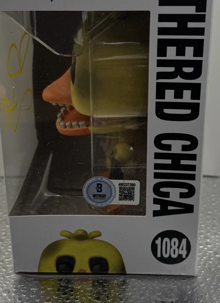 Megan Fox — MEGAN FOX SIGNED FIVE NIGHTS AT FREDDYS WITHERED CHICA FUNKO POP BECKETT BAS, изображение 5