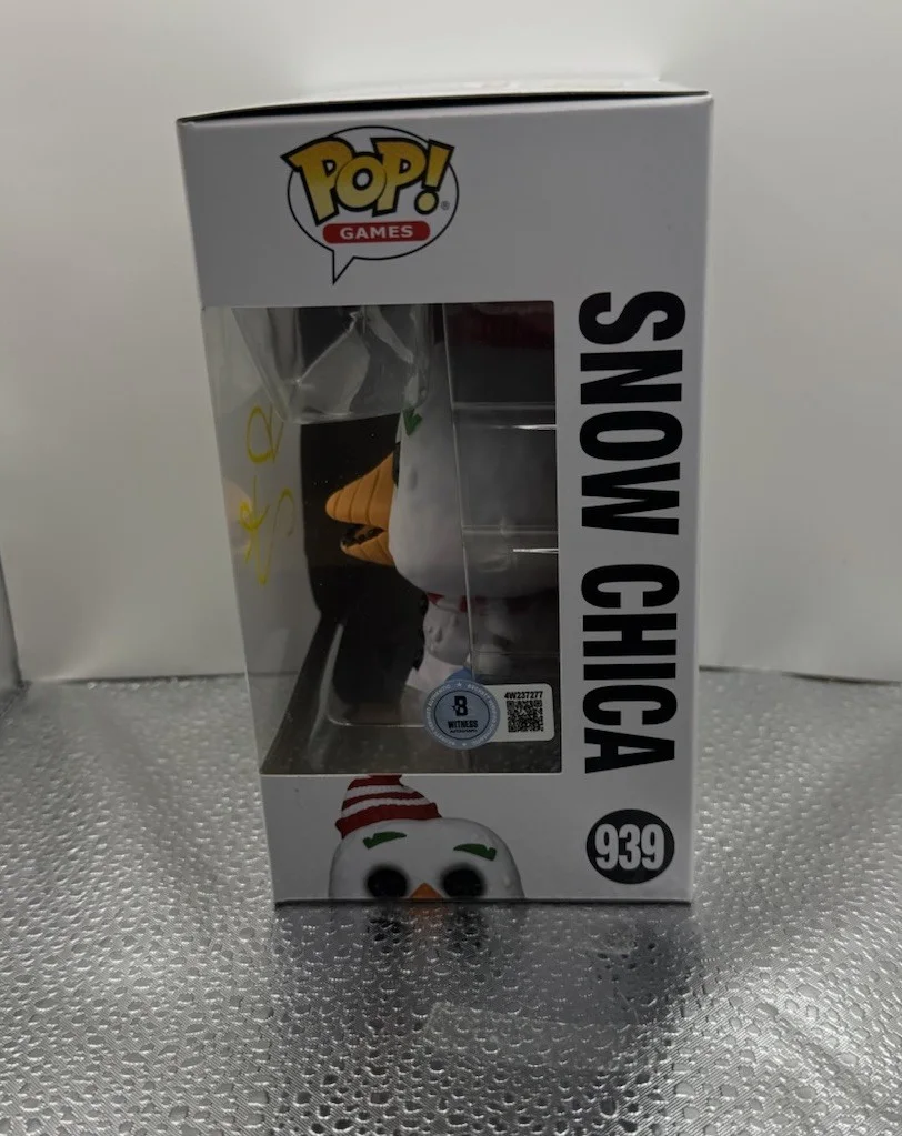 Megan Fox — MEGAN FOX SIGNED FIVE NIGHTS AT FREDDYS SNOW CHICA FUNKO POP BECKETT BAS, изображение 4