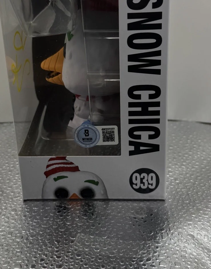 Megan Fox — MEGAN FOX SIGNED FIVE NIGHTS AT FREDDYS SNOW CHICA FUNKO POP BECKETT BAS, изображение 5