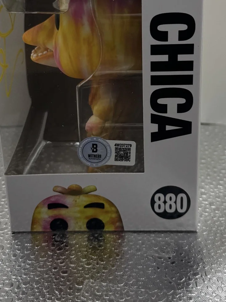 Megan Fox — MEGAN FOX SIGNED FIVE NIGHTS AT FREDDYS CHICA FUNKO POP BECKETT BAS 2, изображение 5