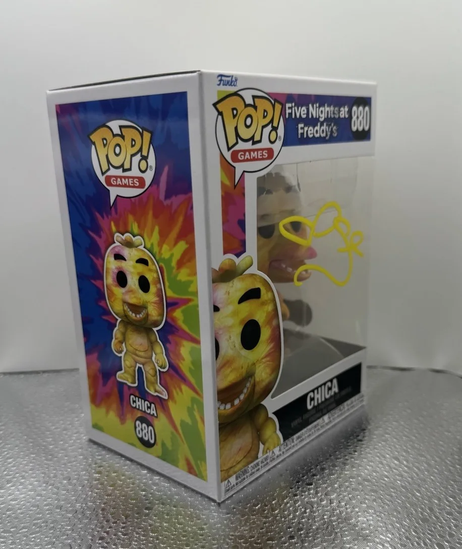 Megan Fox — MEGAN FOX SIGNED FIVE NIGHTS AT FREDDYS CHICA FUNKO POP BECKETT BAS, изображение 2