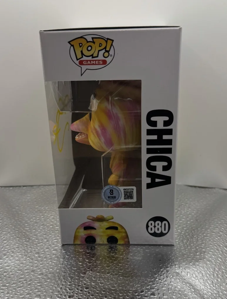 Megan Fox — MEGAN FOX SIGNED FIVE NIGHTS AT FREDDYS CHICA FUNKO POP BECKETT BAS, изображение 4