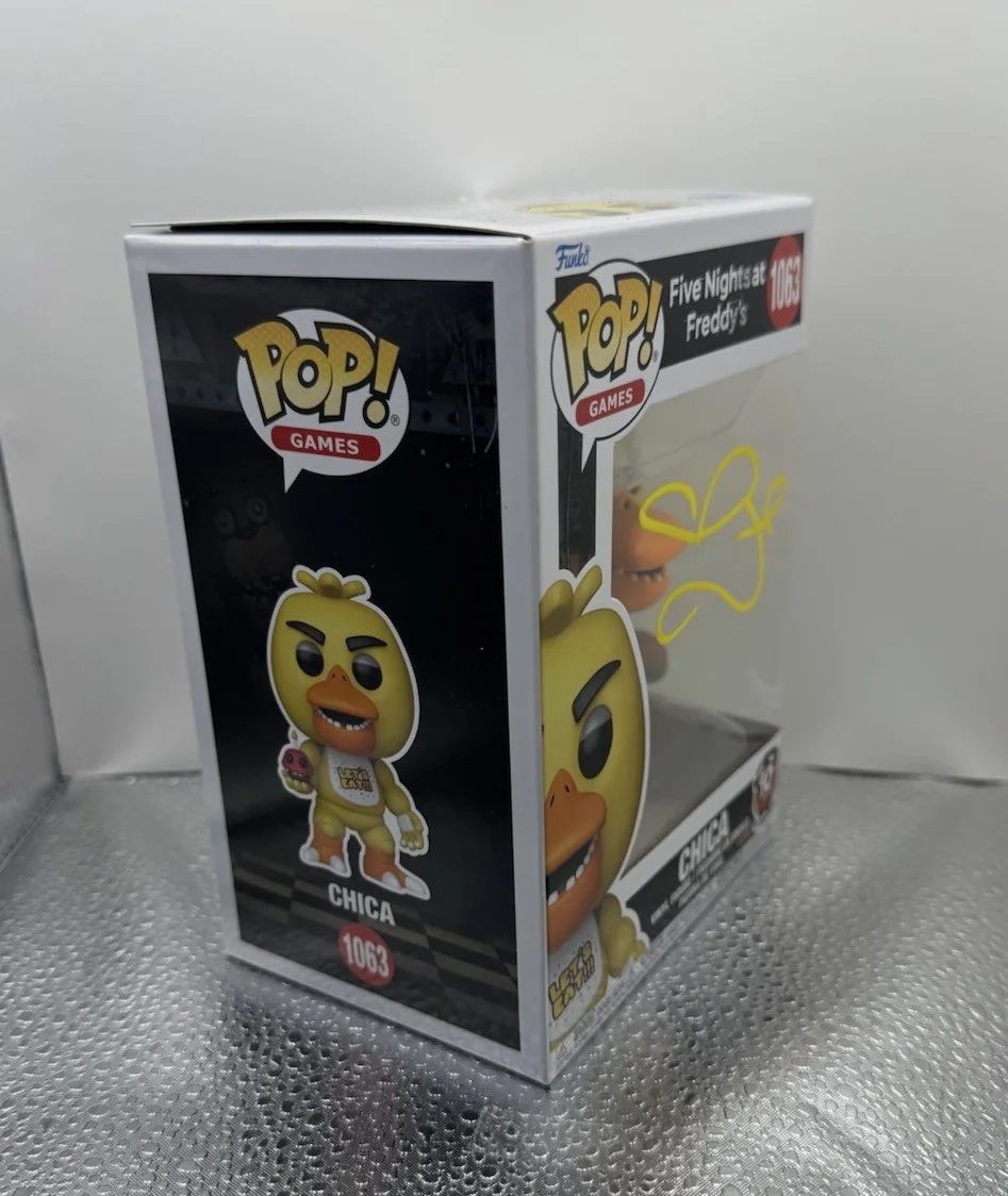 Megan Fox — MEGAN FOX SIGNED FIVE NIGHTS AT FREDDYS CHICA FUNKO POP BECKETT BAS, изображение 2
