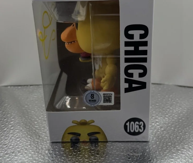 Megan Fox — MEGAN FOX SIGNED FIVE NIGHTS AT FREDDYS CHICA FUNKO POP BECKETT BAS, изображение 4