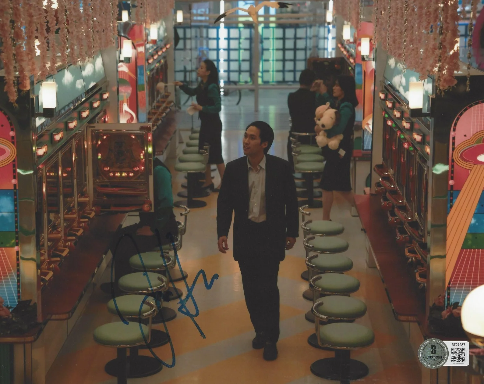 JIN HA SIGNED 'PACHINKO' BAEK 8x10 PHOTO 3 TV ACTOR AUTOGRAPH BECKETT BAS COA, изображение 2