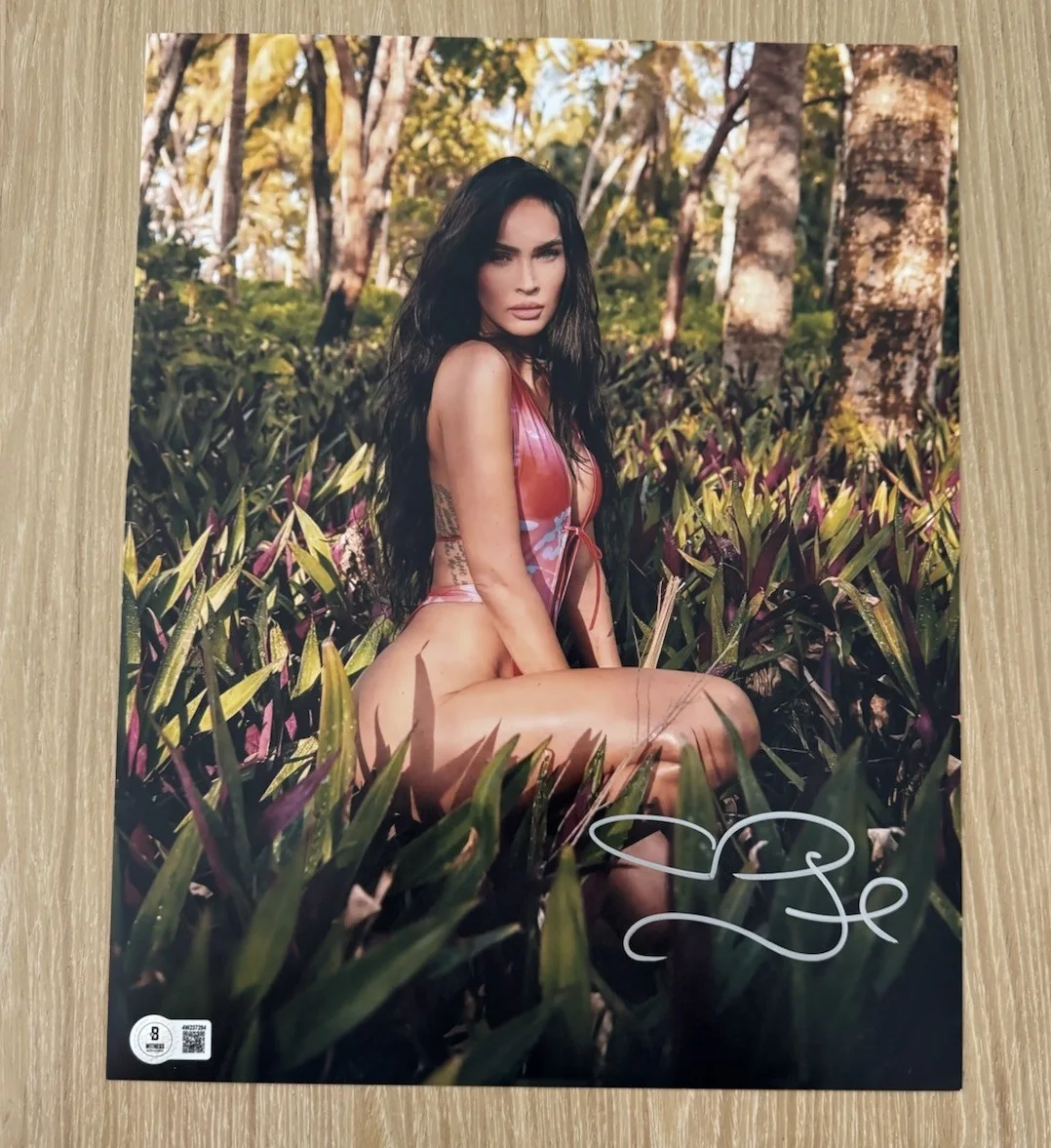 Megan Fox — MEGAN FOX SIGNED SEXY HOT 11X14 PHOTO BECKETT BAS