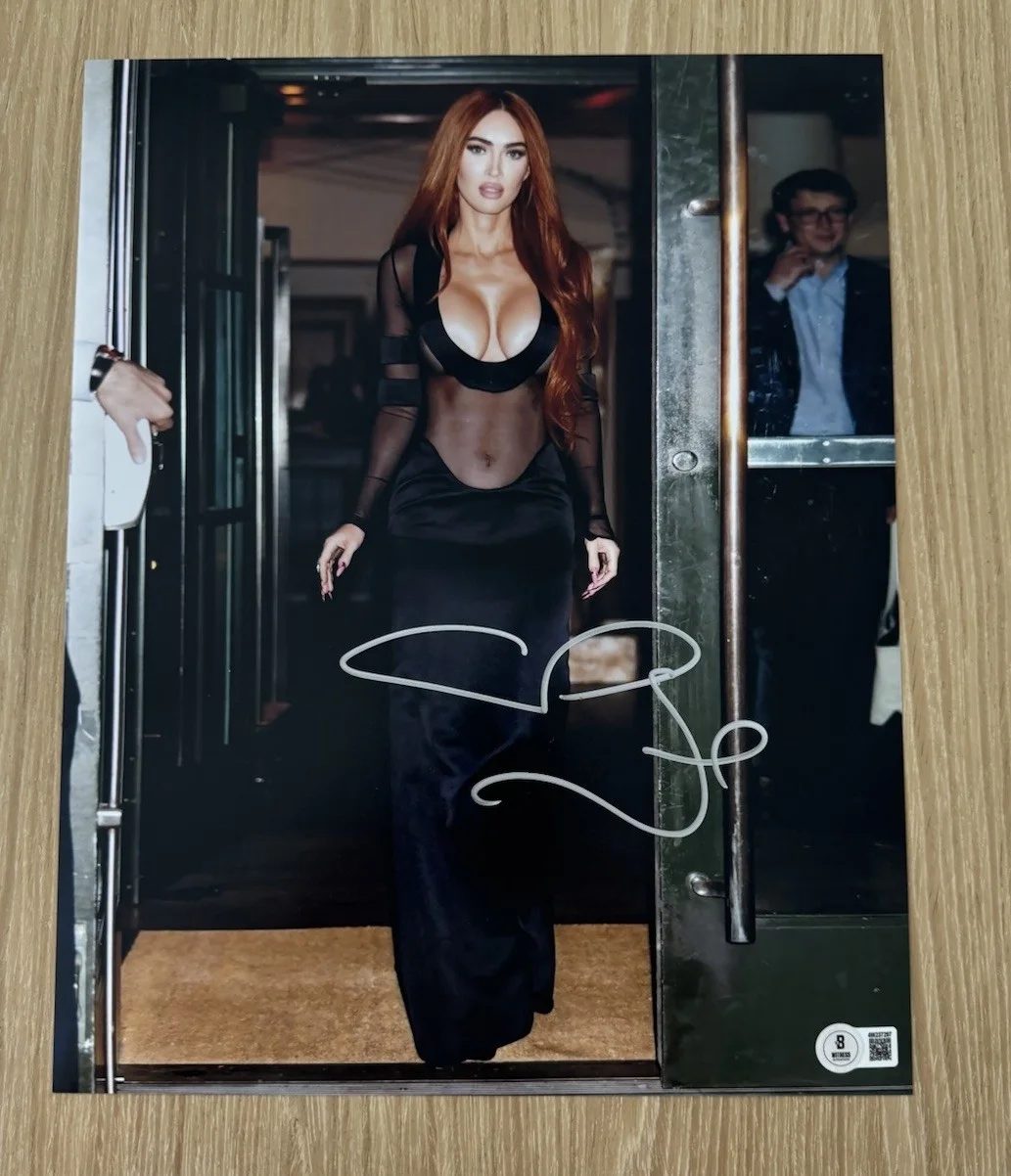 Megan Fox — MEGAN FOX SIGNED SEXY HOT 11X14 PHOTO BECKETT BAS
