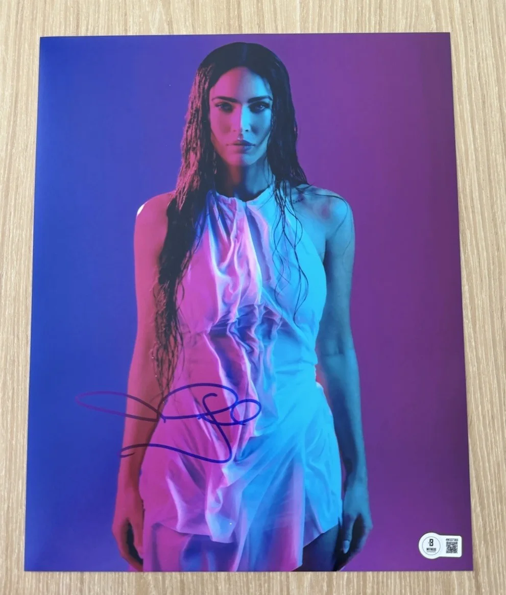 Megan Fox — MEGAN FOX SIGNED SEXY HOT 11X14 PHOTO BECKETT BAS