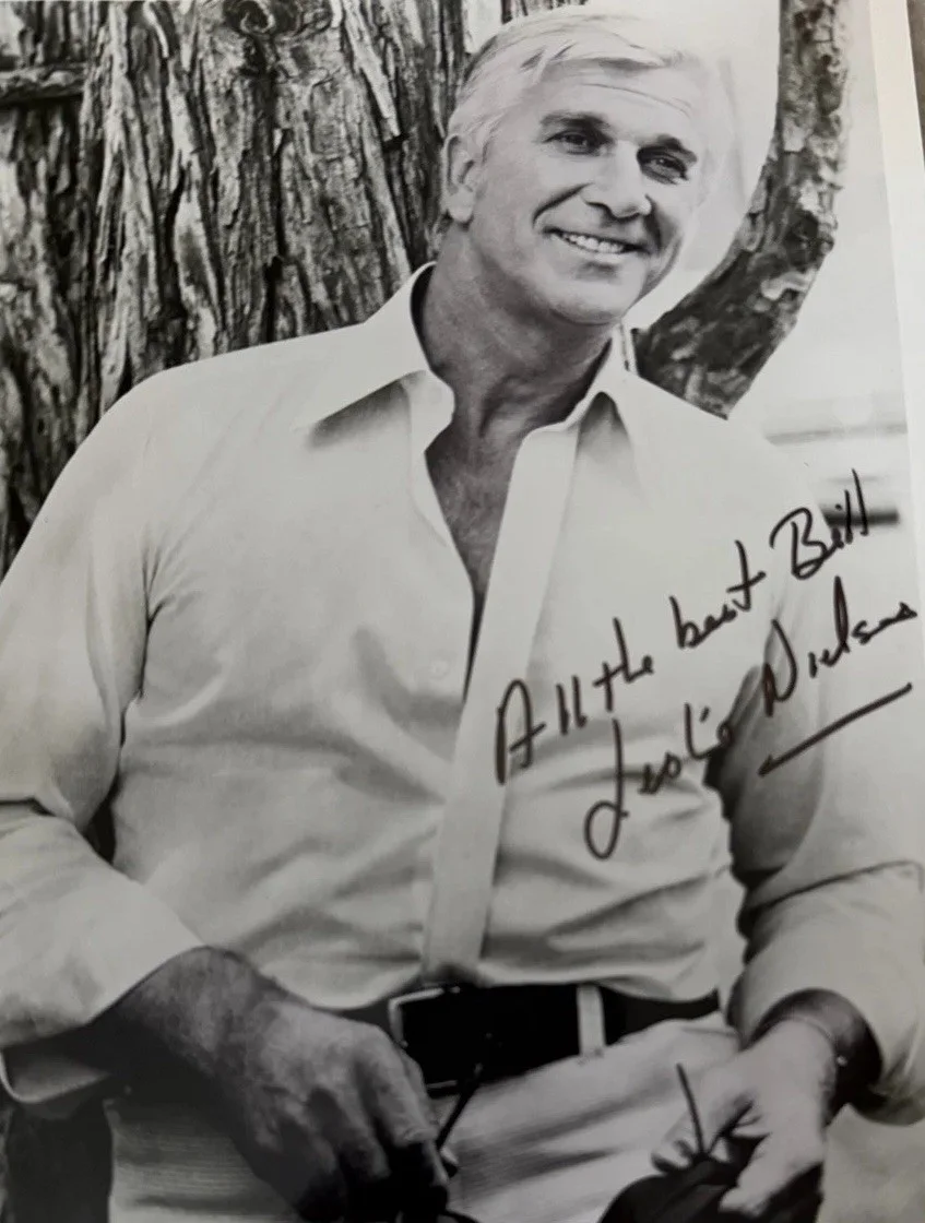 Leslie Nielsen — Leslie Nielsen d.2010 Signed 8X10 Photo The Naked Gun Lt Frank Drebin w/ JSA COA, изображение 2
