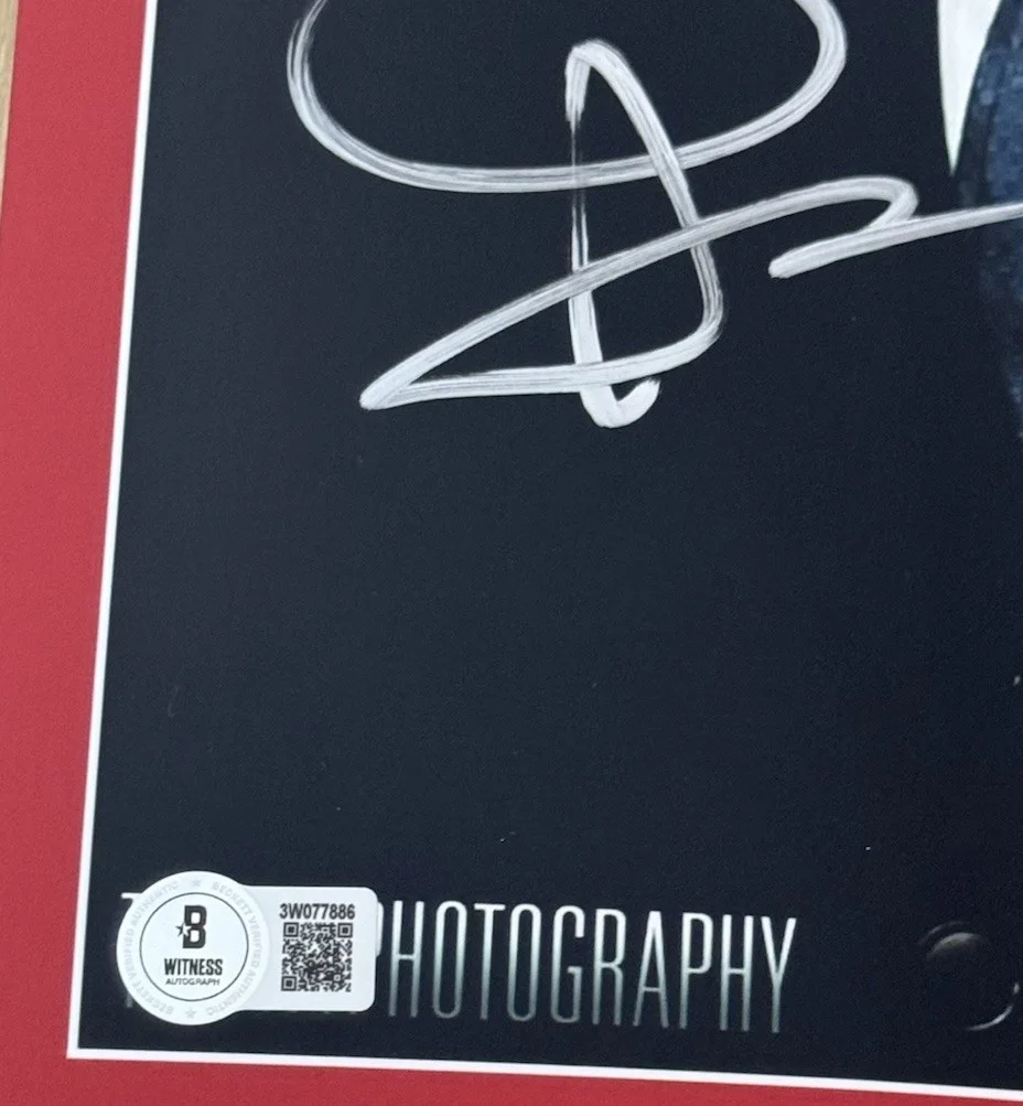 Ben Affleck — BEN AFFLECK SIGNED JUSTICE LEAGUE BRUCE WAYNE 11X17 PHOTO BECKETT BAS 2, image 2