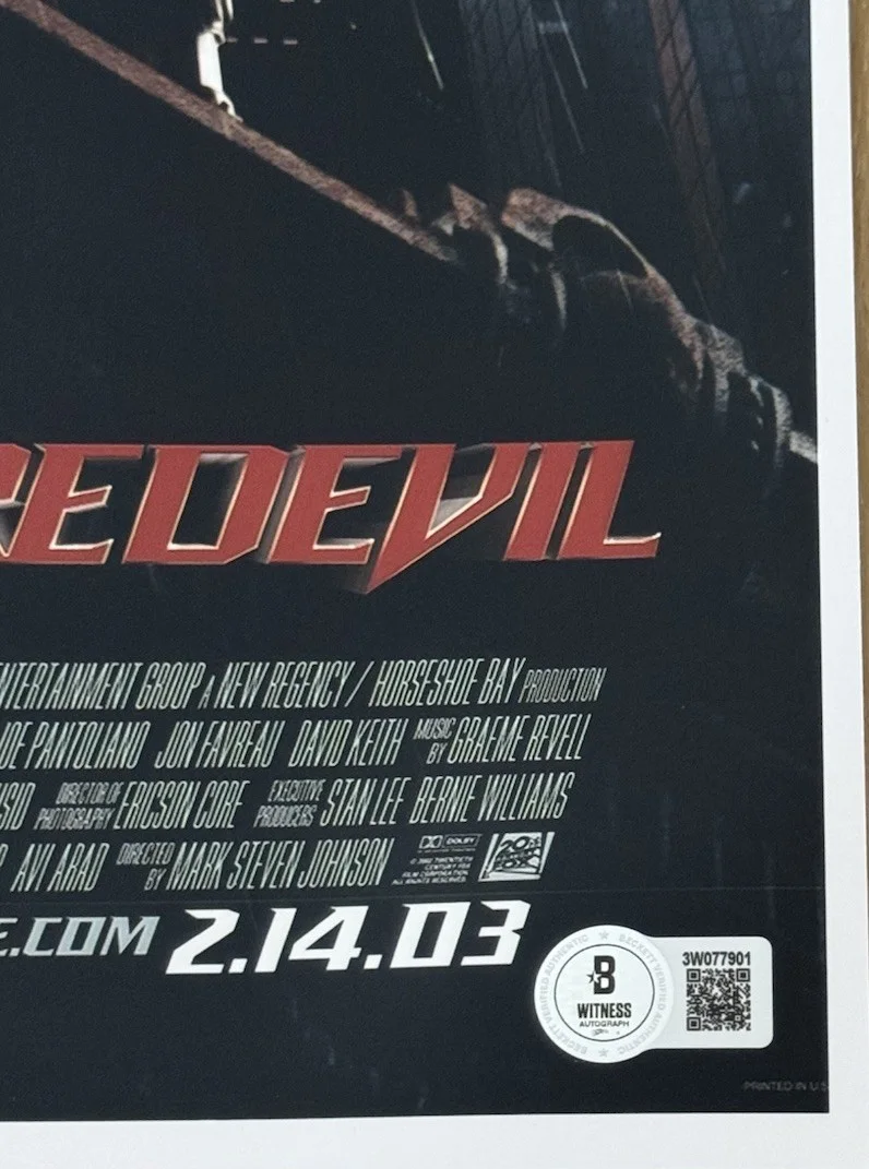 Ben Affleck — BEN AFFLECK SIGNED DAREDEVIL 11X17 PHOTO BECKETT BAS, image 2