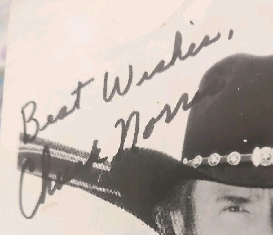 Chuck Norris — Chuck Norris Signed 8"x10" Glossy B&W photo, изображение 2
