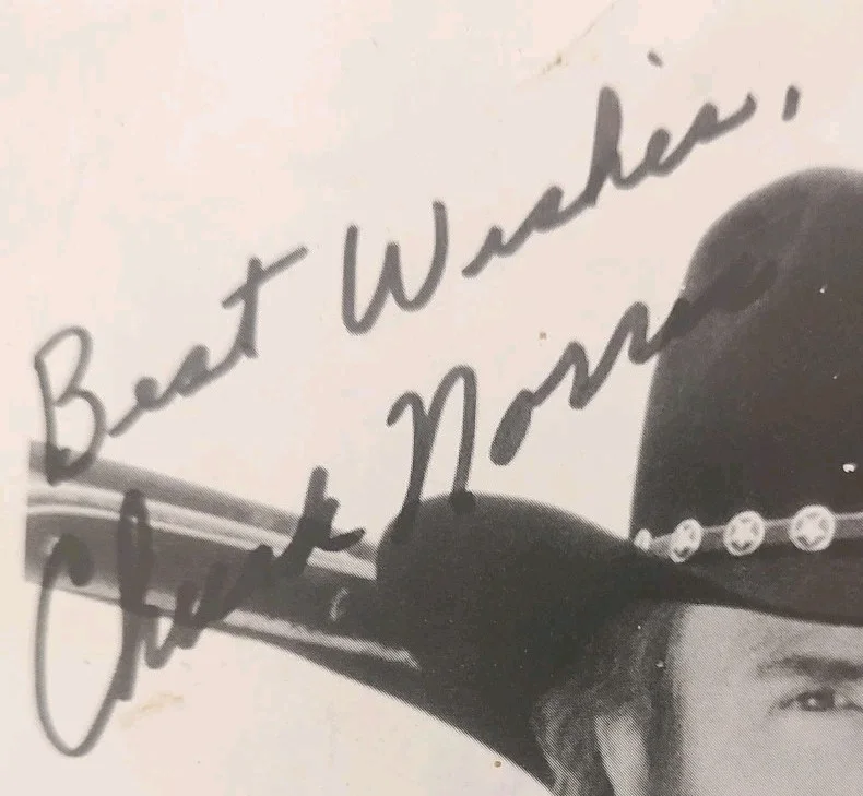 Chuck Norris — Chuck Norris Signed 8"x10" Glossy B&W photo, изображение 3