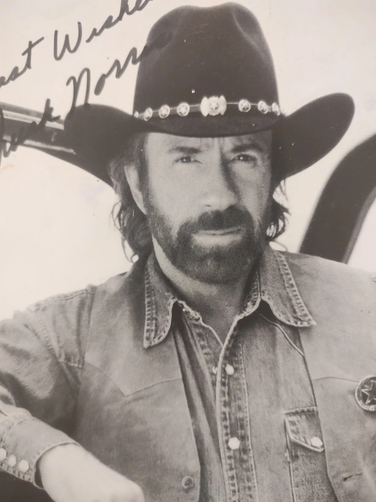 Chuck Norris — Chuck Norris Signed 8"x10" Glossy B&W photo, изображение 4