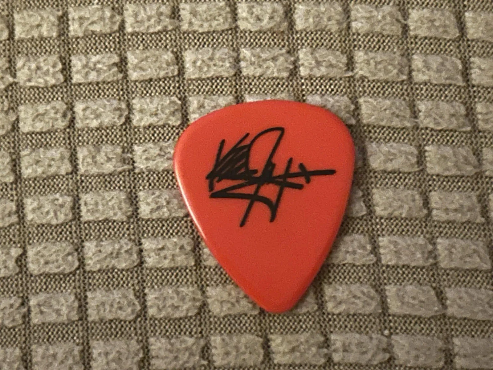 Rare Jeff Hanneman signed red guitar pick. NICE!, image 2