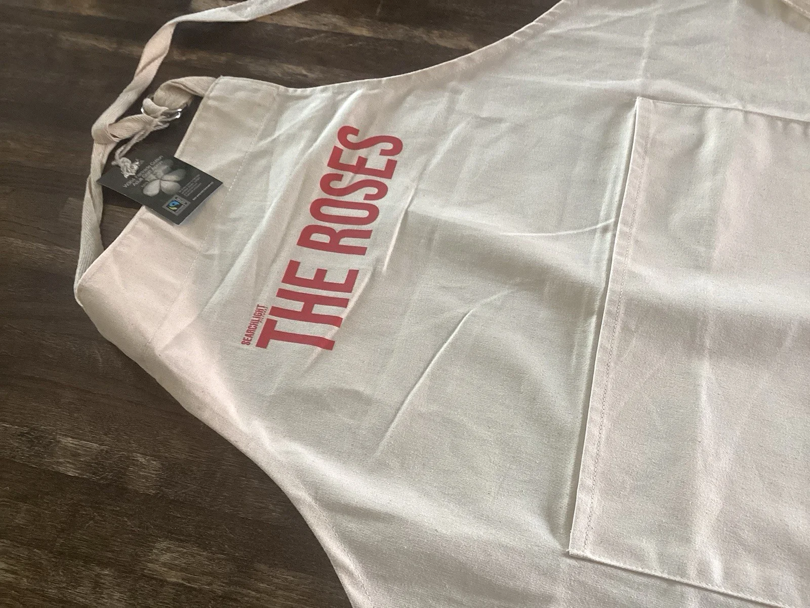THE ROSES 2025 Promotional Movie OLIVIA COLEMAN BENEDICT Kitchen Cooking Apron, изображение 2