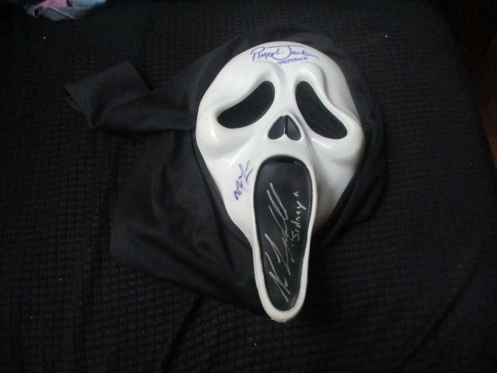 NEVE CAMPBELL/ MATTHEW LILLARD — SCREAM GHOSTFACE MASK autographed/signed NEVE CAMPBELL + 2 JSA CERTIFIED, image 2
