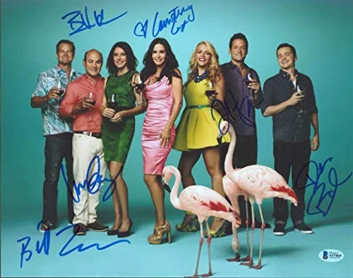 Courtney Cox, Bill Lawrence, Dan Byrd, Josh Hopkins Ian Gomez — Cougar Town (6) Cox, Lawrence, Byrd, Hopkins Gomez & Holt Signed 11x14 Photo BAS, image 3