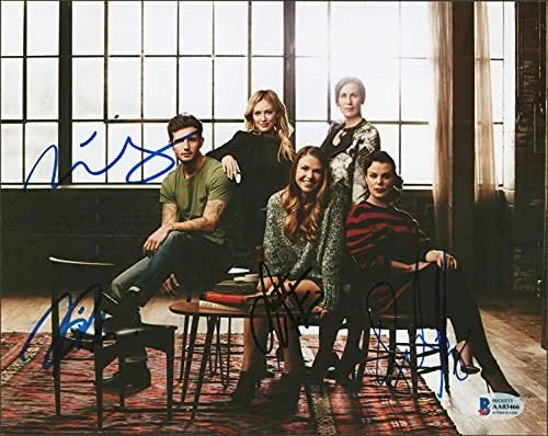 Sutton Foster, Debi Mazar, Nico Tortorella, Miriam Shor — Younger (4) Foster, Mazar, Tortorella & Shor Signed 8x10 Photo BAS#AA03466, изображение 3