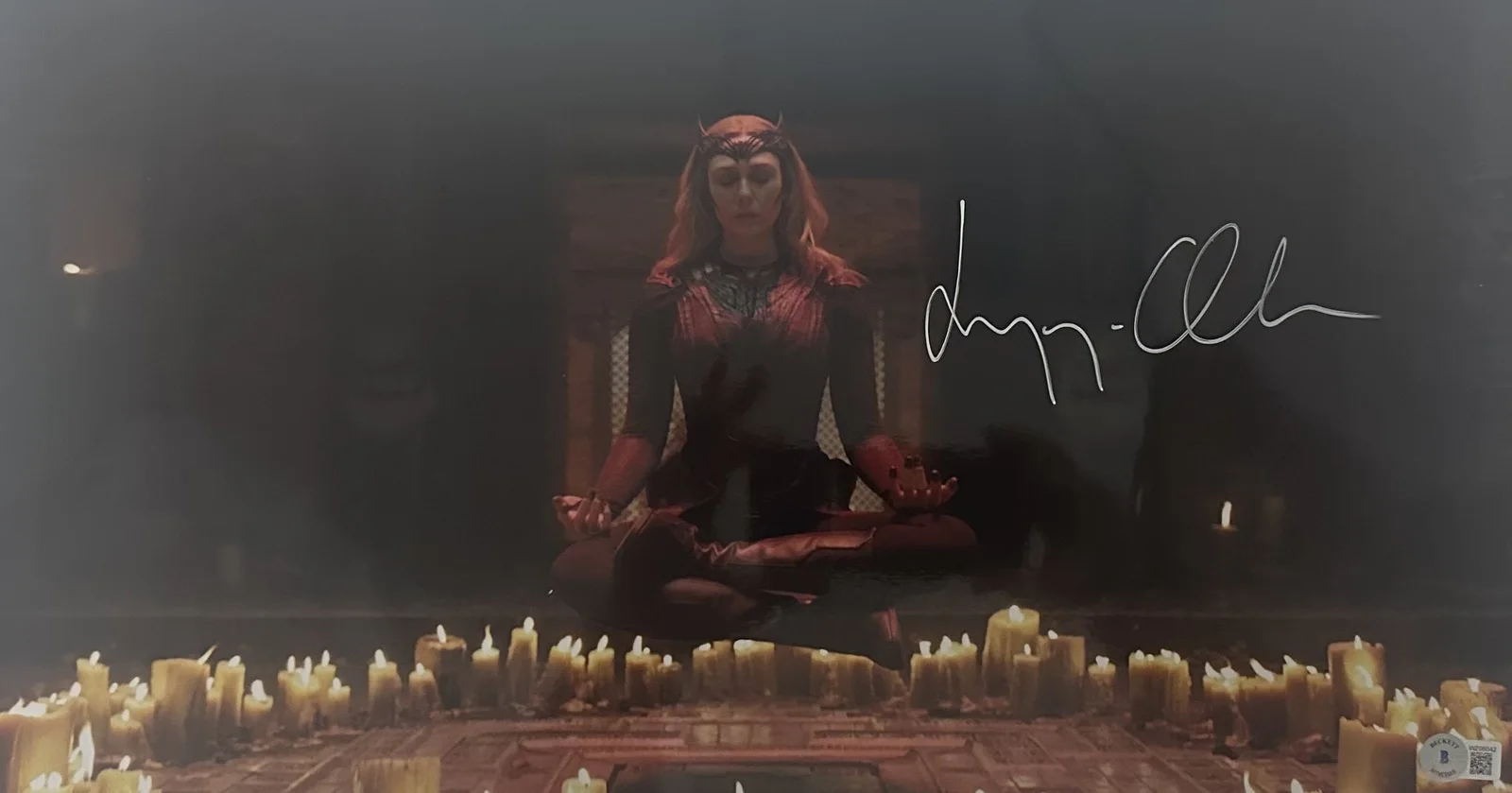 Elizabeth Olsen — ELIZABETH OLSEN SIGNED 10X20 METALLIC PHOTO SCARLET WITCH THE AVENGERS BAS 042
