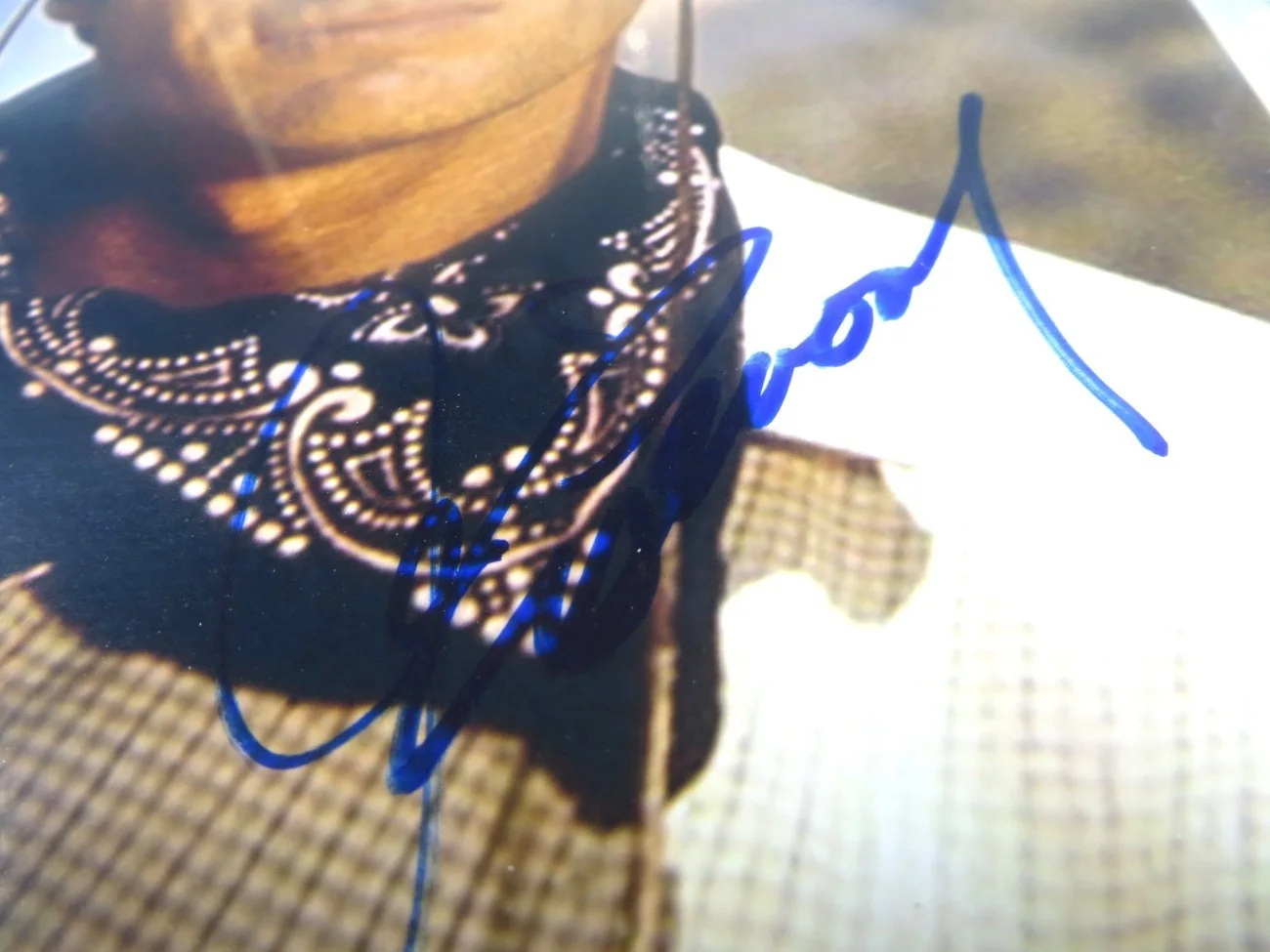 Clint Eastwood — Clint Eastwood Signed Autographed 8X10 Photo Classic Western Pose w/Gun BAS 191, изображение 2