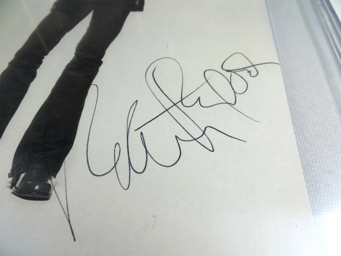 Robert Redford — Robert Redford Signed Autographed Photo Sunglasses Blazer B/W BAS 243, image 2