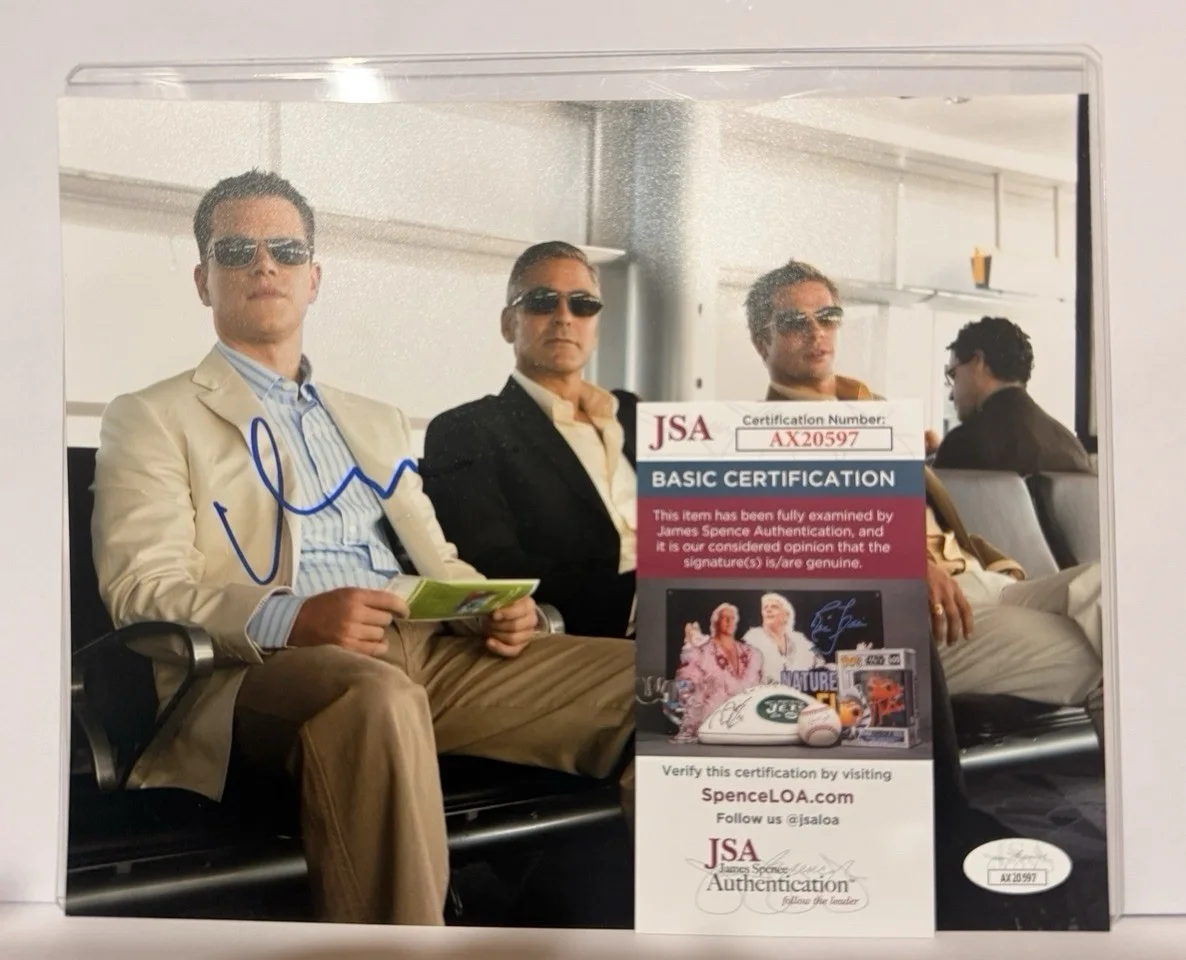 Matt Damon — MATT DAMON SIGNED OCEANS THIRTEEN 8X10 PHOTO JSA COA, image 4