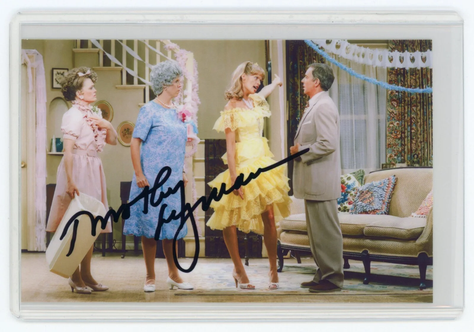 Dorothy Lyman — Dorothy Lyman Signed Photo - Mamas Family Actress Naomi Harper