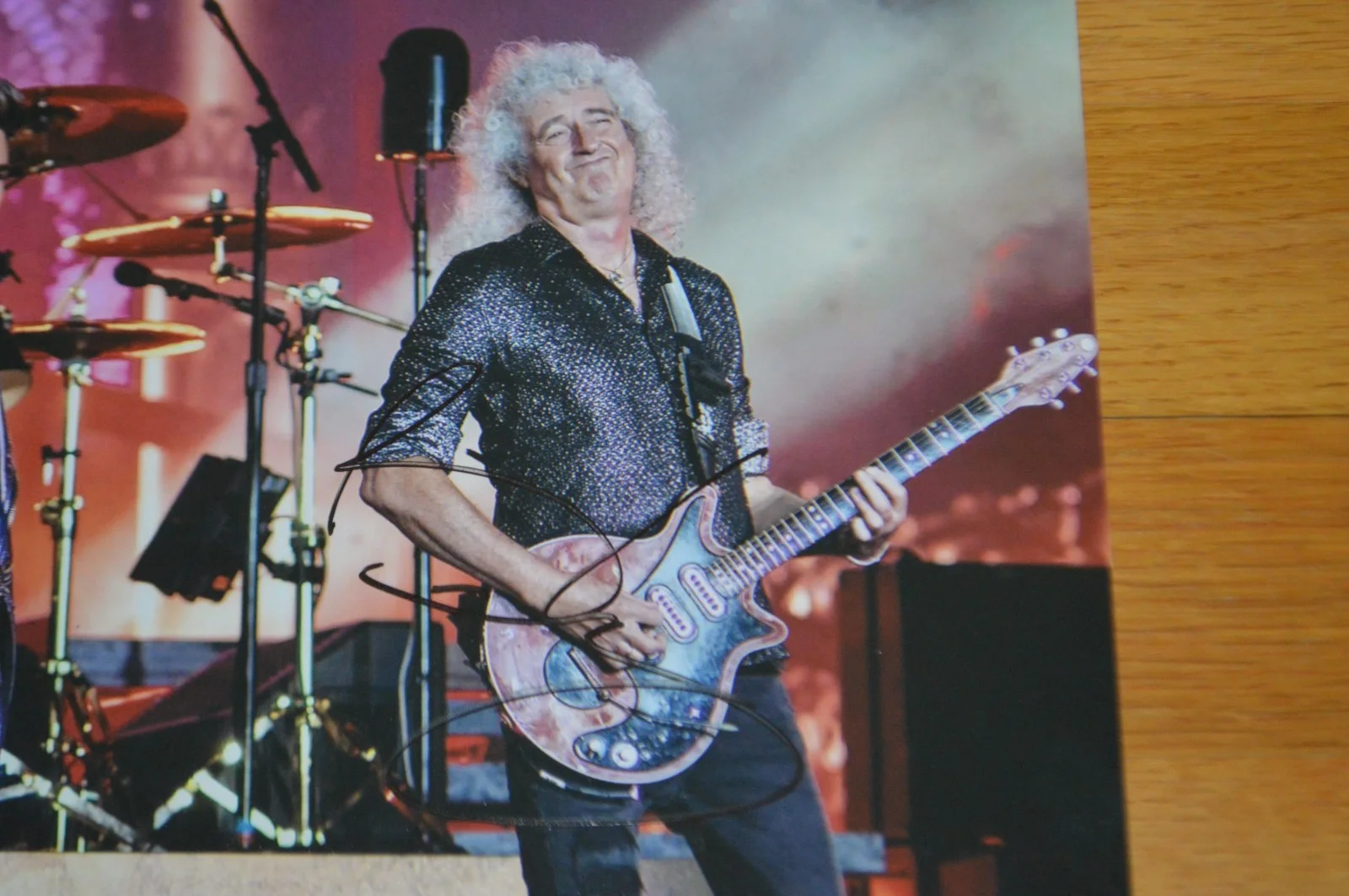 Queen ~ Brian May Autographed 8x10 Color Photo with PSA Hologram, изображение 2