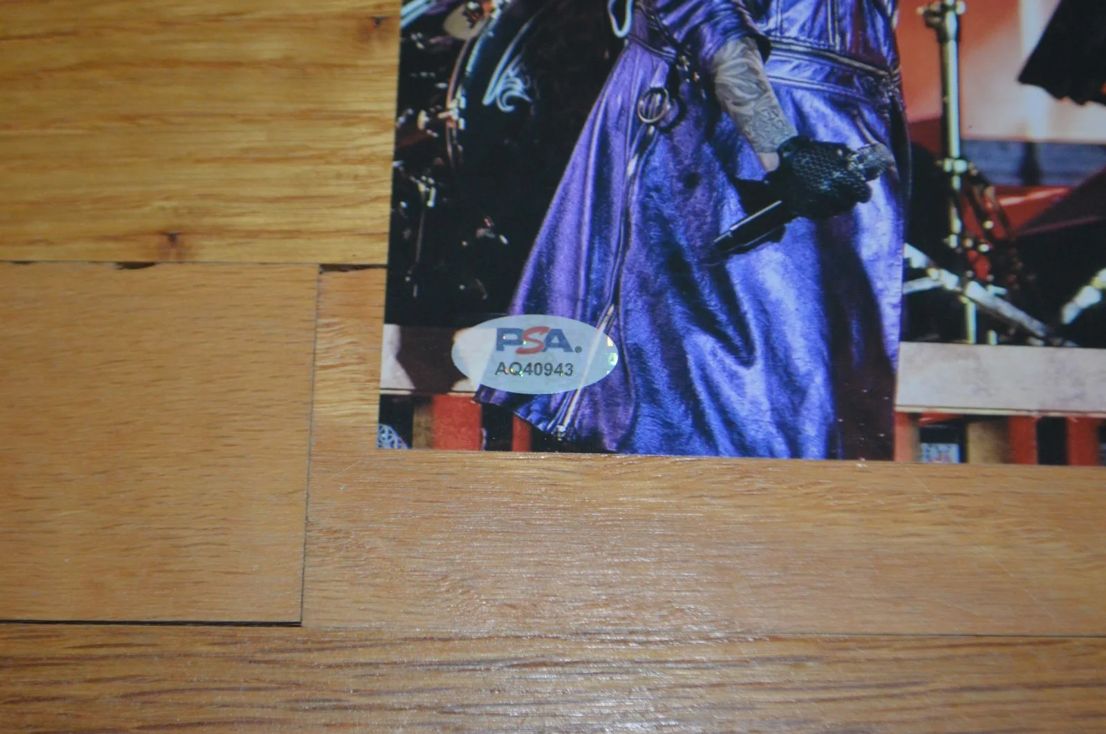Queen ~ Brian May Autographed 8x10 Color Photo with PSA Hologram, изображение 3