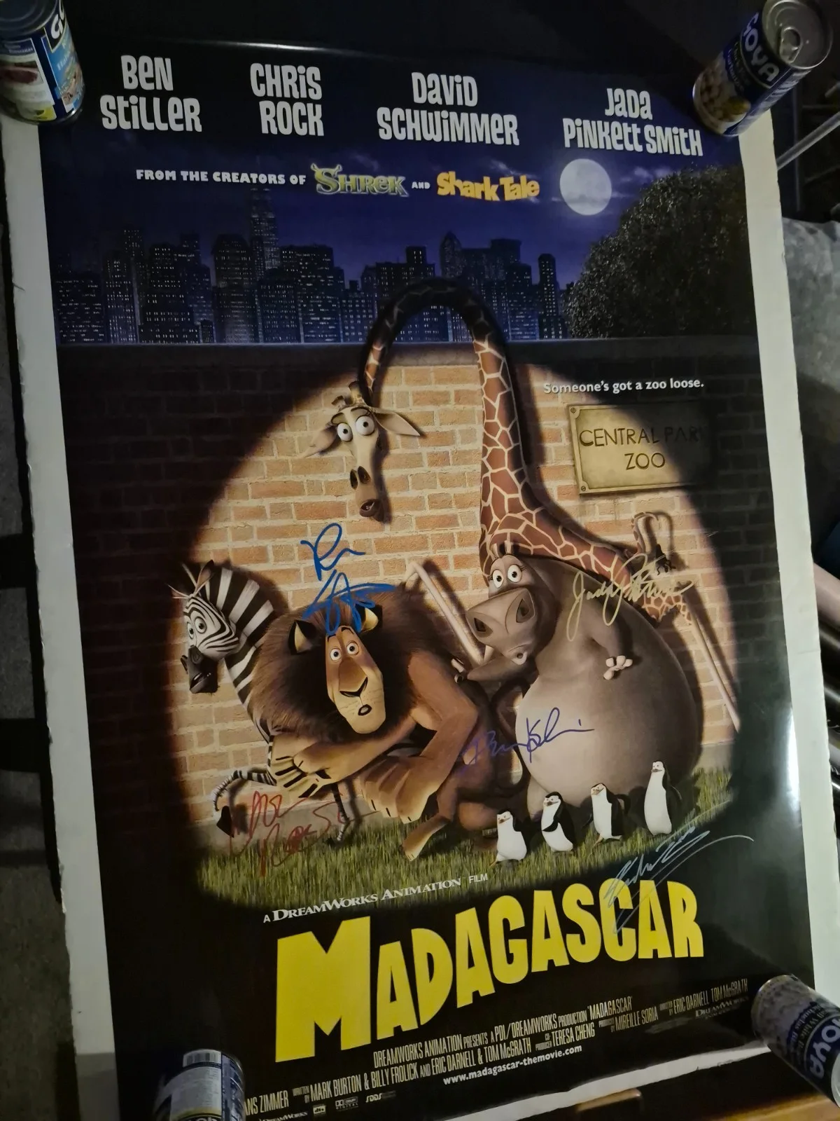 SEE BELOW — POSTER DE FILME FRENTE E VERSO ASSINADO PELO ELENCO 'MADAGASCAR - com certificado de autenticidade ekim