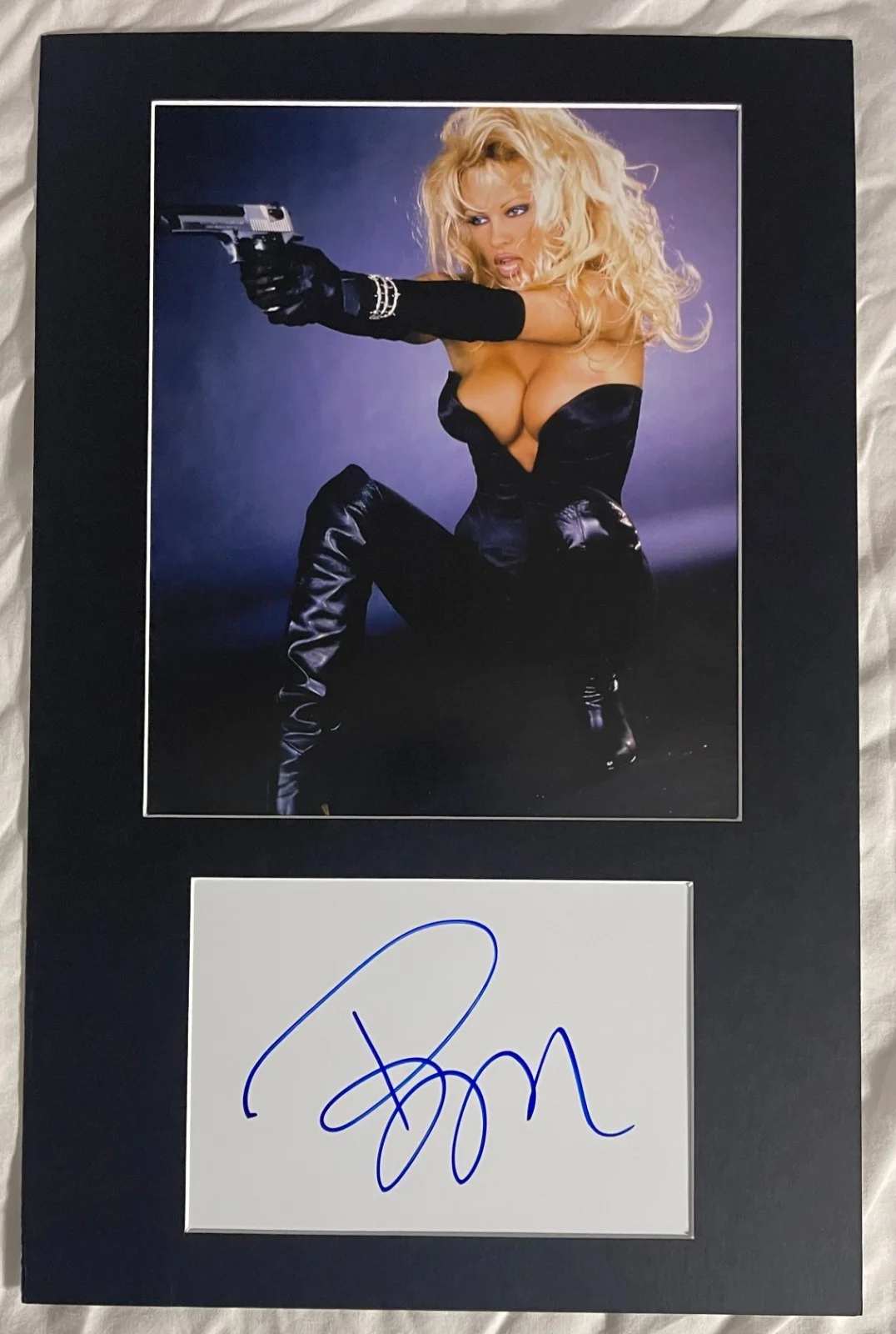 PAMELA ANDERSON — Pamela Anderson Barb Wire matted signed index card with photo 11x17 #1