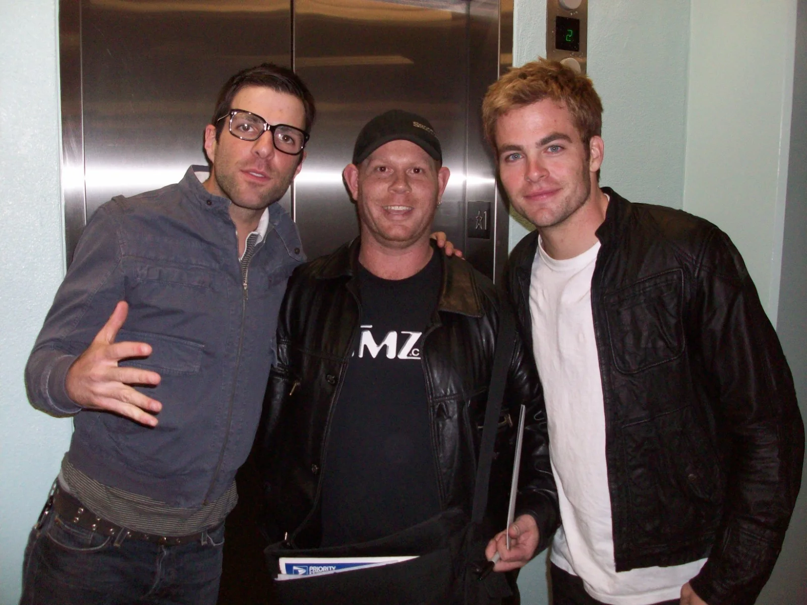 CHRIS PINE — Chris Pine Star Trek matted signed index card with photo 11x17 #1 Kirk, изображение 4
