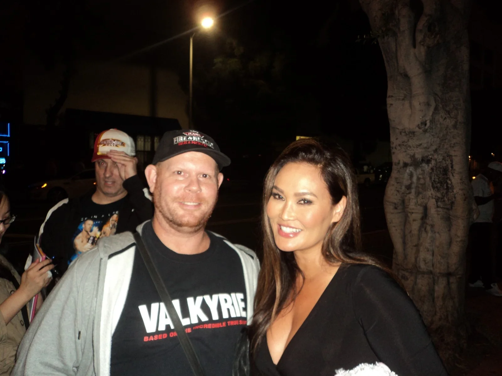 TIA CARRERE — Tia Carrere Wayne's World matted signed index card with photo 11x17 #1 Cassandra, изображение 5