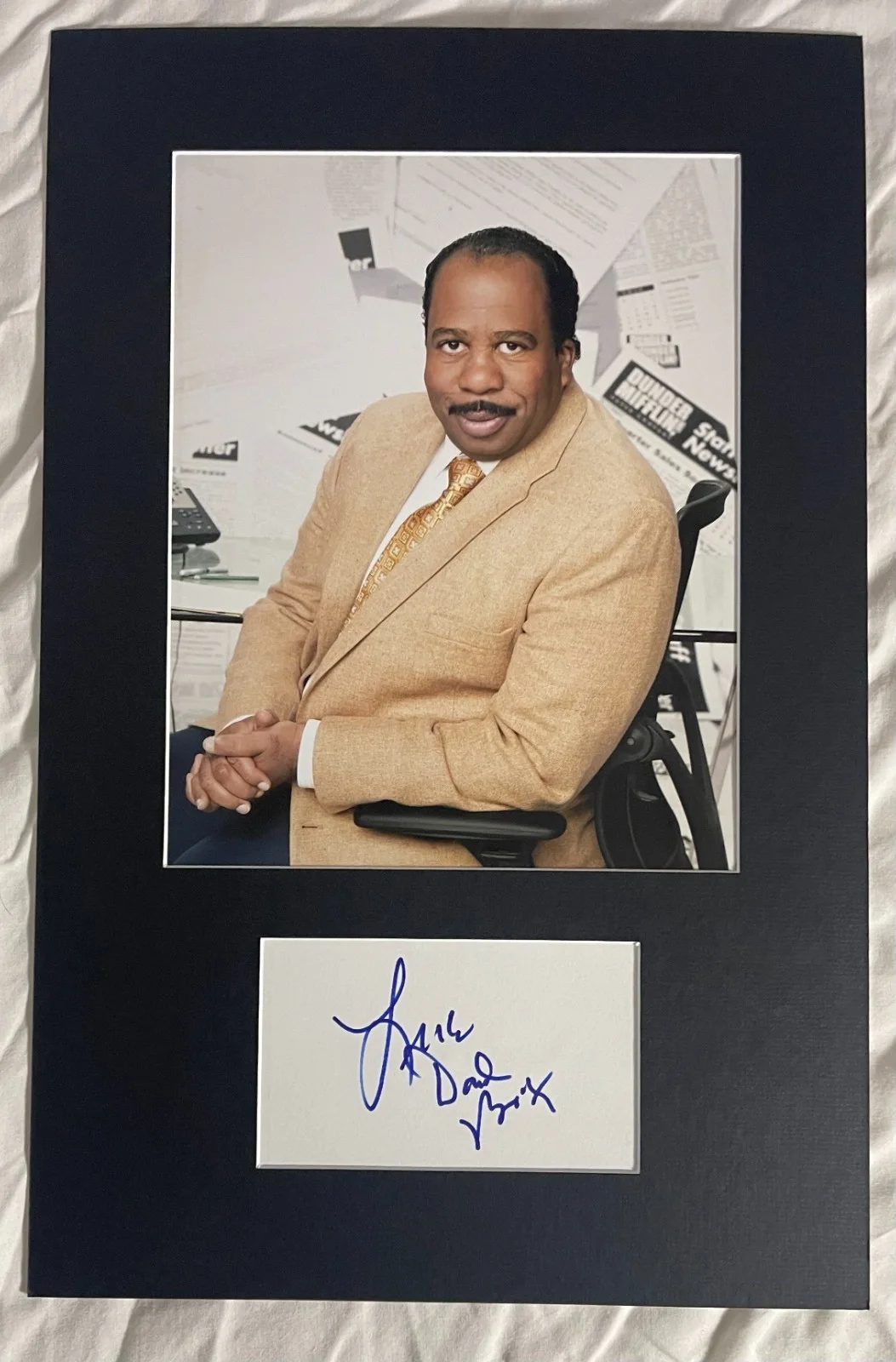 LESLIE DAVID BAKER — Leslie David Baker The Office matted signed index card with photo 11x17 #1