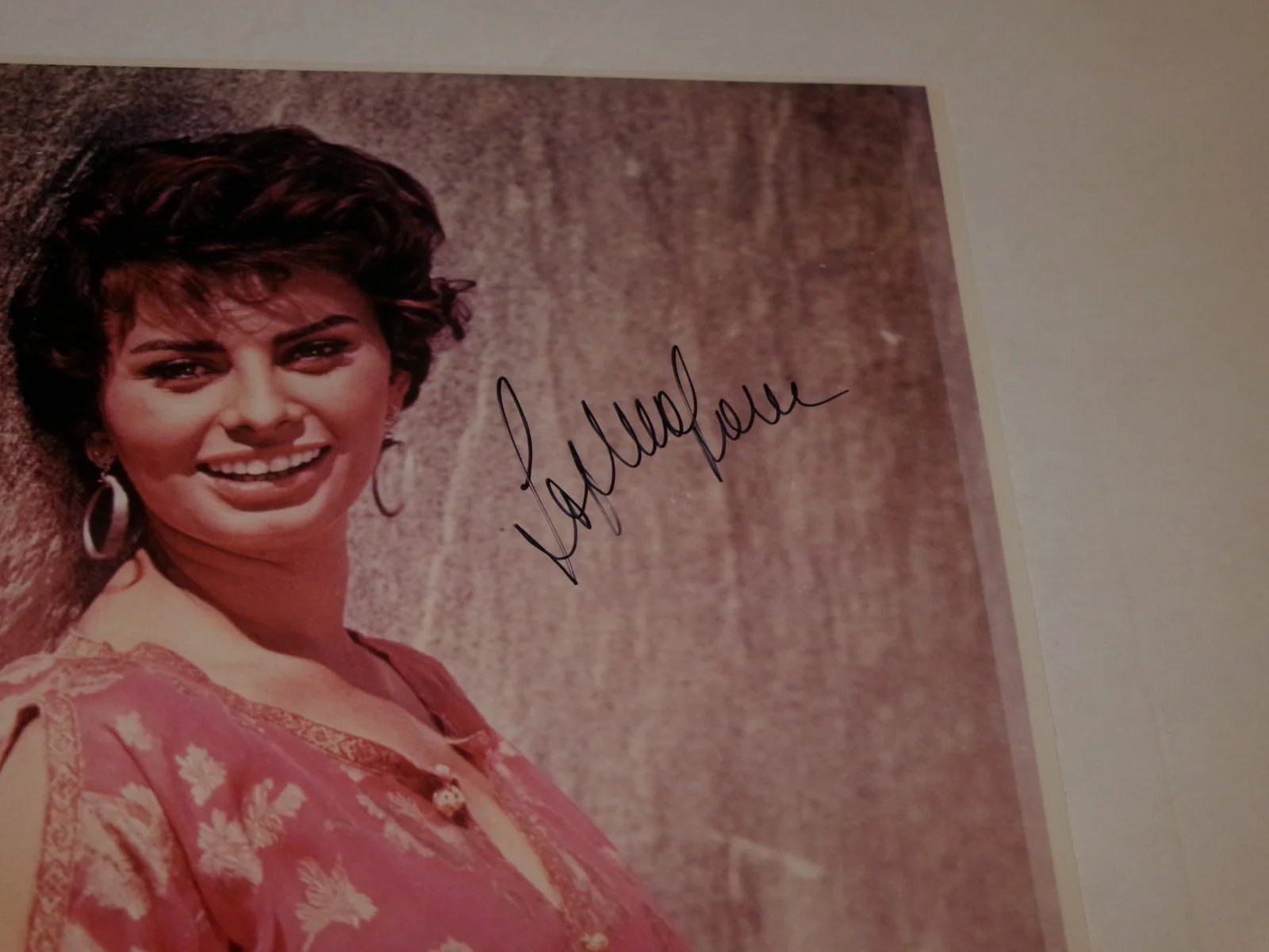 Sophia Loren — Actress Sophia Loren Signed 8x10 Color Photo JSA CERT, изображение 2