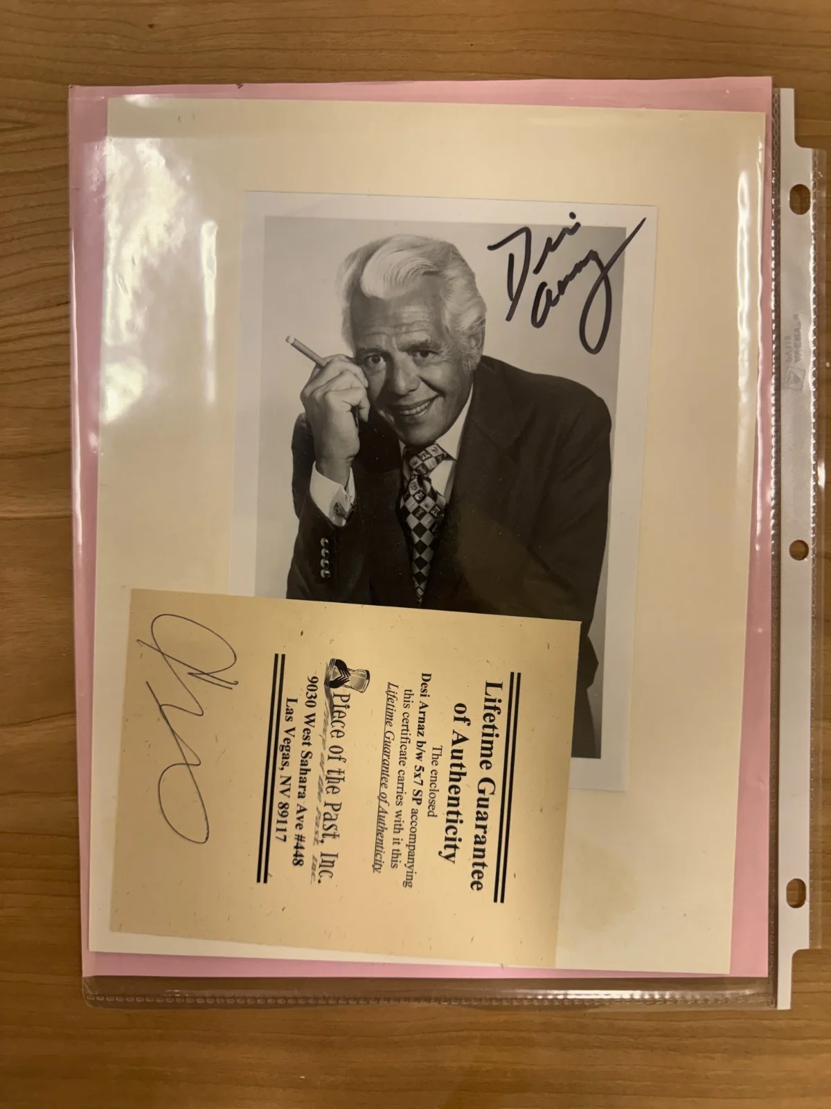 I Love Lucy - Desi Arnaz Signed Photo w/ COA - TV Show Collectible, изображение 2