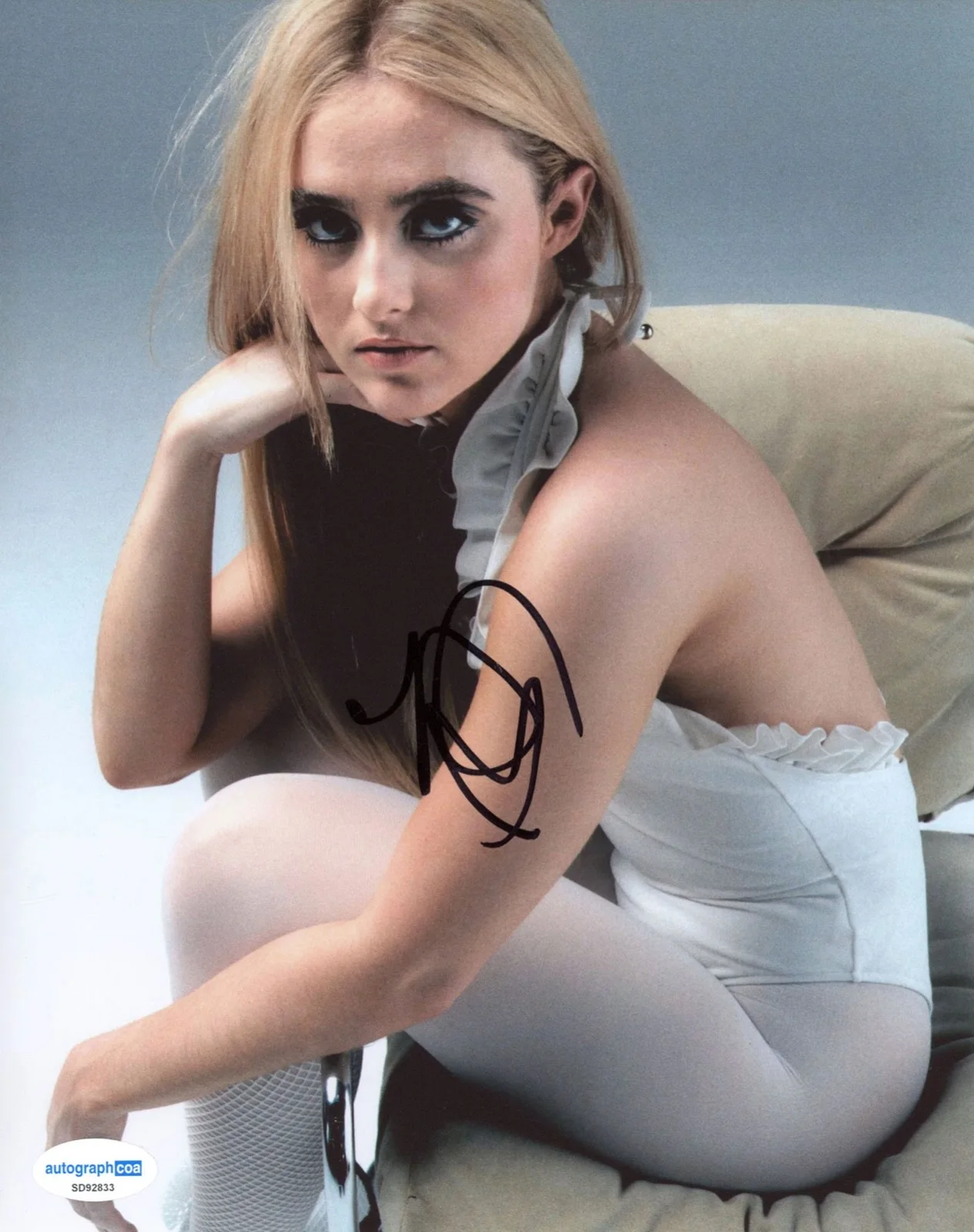 KATHRYN NEWTON — Kathryn Newton signed 8x10 Photo EXACT PROOF f READY OR NOT Hot Sexy ACOA COA, изображение 4