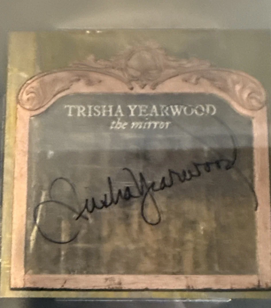 Trisha Yearwood SIGNED CD Insert “The Mirror” - Beckett BAS Encased Slab, image 2